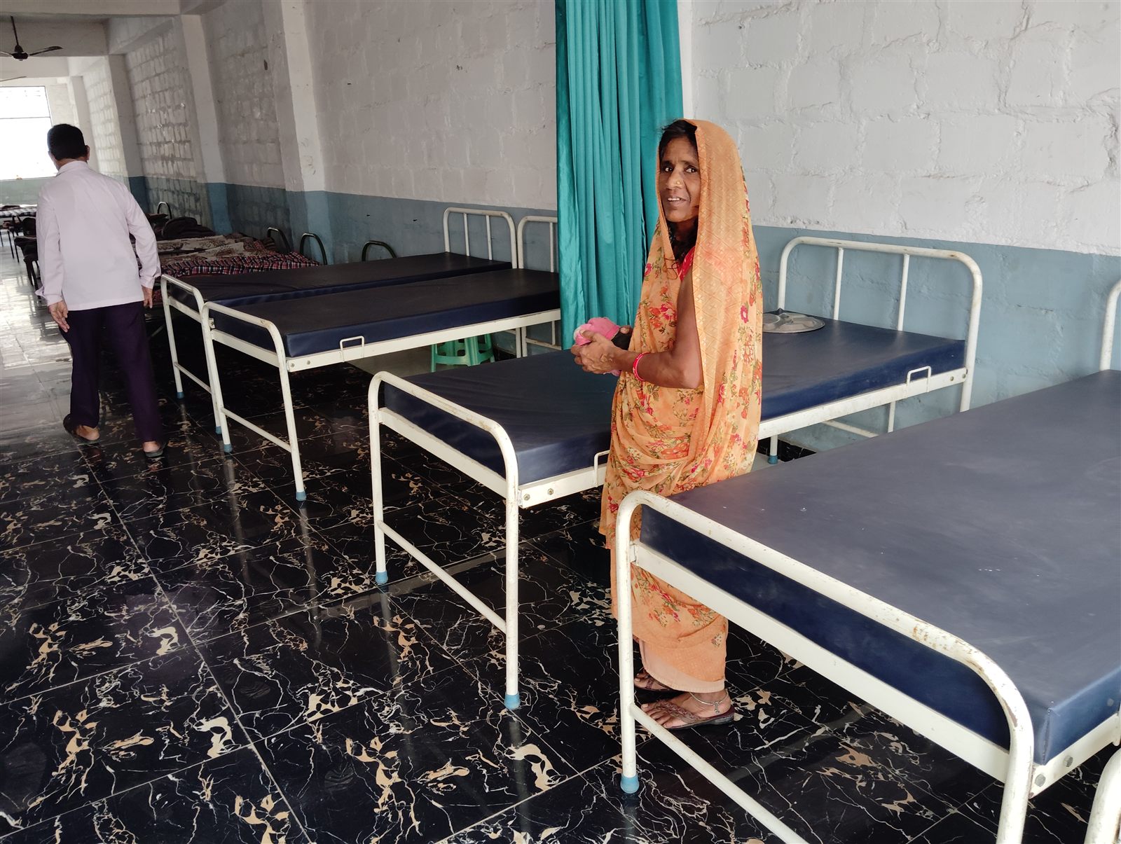Nav Jeevan Dham beds and resident